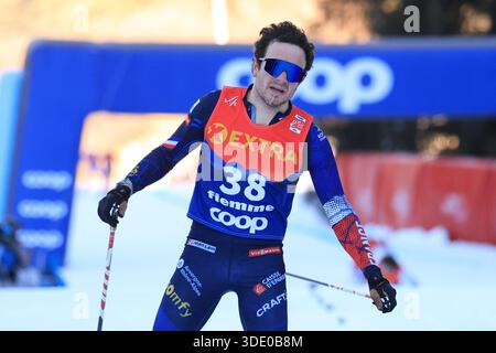 Cermis, Italien. Januar 2026. © Pierre Teyssot/MAXPPP ; Tour de Ski 2026 Skilanglauf-Weltmeisterschaft. Cermis, Italien am 4. Januar 2026. Letzter Aufstieg auf der Alpe Cermis, in Aktion, Jules Lapierre (FRA) © Pierre Teyssot/Maxppp Credit: MAXPPP/Alamy Live News Stockfoto