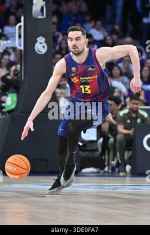 Madrid, Spanien. Januar 2026. Tomas Satoransky vom FC Barcelona während des Liga Endesa ACB Spiels zwischen Real Madrid und FC Barcelona in der Movistar Arena in Madrid am 4. Januar 2026, Spanien (Foto: Oscar Gonzalez/SIPA USA) Credit: SIPA USA/Alamy Live News Stockfoto