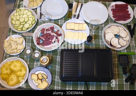 Traditionelles Raclette-Käsemahl, fertig zum Verzehr Stockfoto