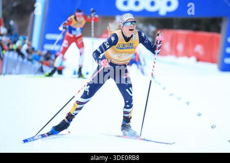 Cermis, Italien. Januar 2026. © Pierre Teyssot/MAXPPP ; Tour de Ski 2026 Skilanglauf-Weltmeisterschaft. Cermis, Italien am 4. Januar 2026. Der letzte Aufstieg auf der Alpe Cermis, in Aktion, Jessie Diggins (USA) © Pierre Teyssot/Maxppp Credit: MAXPPP/Alamy Live News Stockfoto