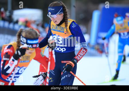 Cermis, Italien. Januar 2026. © Pierre Teyssot/MAXPPP ; Tour de Ski 2026 Skilanglauf-Weltmeisterschaft. Cermis, Italien am 4. Januar 2026. Letzter Aufstieg auf der Alpe Cermis, in Aktion, Leonie Perry (FRA) © Pierre Teyssot/Maxppp Credit: MAXPPP/Alamy Live News Stockfoto
