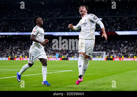 Madrid, Spanien. Januar 2026. Raul Asencio von Real Madrid CF während des La Liga EA Sports Matches zwischen Real Madrid CF und Real Betis spielte am 4. Januar 2026 im Santiago Bernabeu Stadion in Madrid. (Foto: Cesar Cebolla/PRESSIN) Credit: PRESSINPHOTO SPORTS AGENCY/Alamy Live News Stockfoto