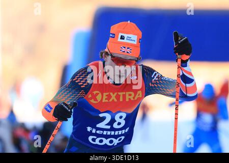 Cermis, Italien. Januar 2026. © Pierre Teyssot/MAXPPP ; Tour de Ski 2026 Skilanglauf-Weltmeisterschaft. Cermis, Italien am 4. Januar 2026. Letzter Aufstieg auf der Alpe Cermis, in Aktion, Joe Davis (GBR) © Pierre Teyssot/Maxppp Credit: MAXPPP/Alamy Live News Stockfoto