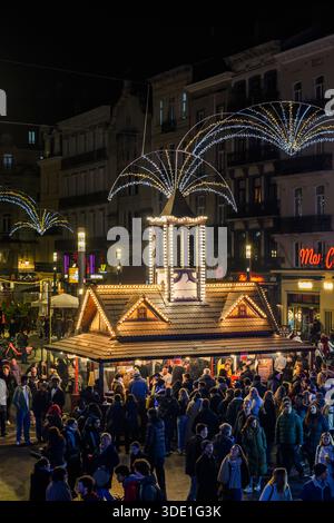Ausgabe 2025 des Plaisirs d'hiver au coeur de Bruxelles à la Place Sainte Catherine et au Marche aux Poissons. Près de 200 Chalets, des animations, un Stockfoto