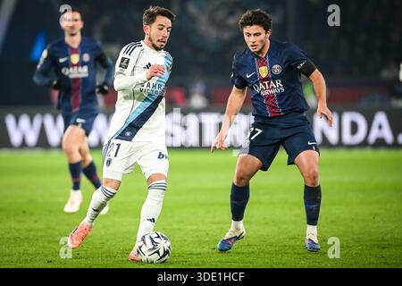 Paris, Frankreich, Frankreich. Januar 2026. Maxime LOPEZ von Paris FC und Joao NEVES von PSG während des Ligue-1-Spiels zwischen Paris Saint-Germain (PSG) und Paris FC im Parc des Princes Stadium am 4. Januar 2026 in Paris. (Kreditbild: © Matthieu Mirville/ZUMA Press Wire) NUR REDAKTIONELLE VERWENDUNG! Nicht für kommerzielle ZWECKE! Quelle: ZUMA Press, Inc./Alamy Live News Stockfoto