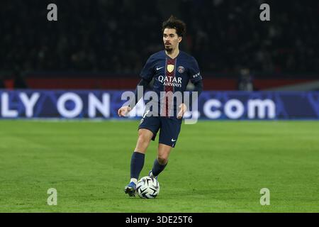 Paris, Frankreich. Januar 2026. FBL-FRA-LIGUE1-Paris Saint Germain - Paris FC Vitinha (Paris Saint-Germain) während des französischen L1-Fußballspiels zwischen Paris Saint Germain (PSG) und Paris FC im Parc des Princes am 4. Januar 2026 in Paris Frankreich Credit: HMB Media/Alamy Live News Stockfoto