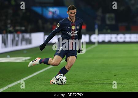 Paris, Frankreich. Januar 2026. FBL-FRA-LIGUE1-Paris Saint Germain - Paris FC Fabian Ruiz (Paris Saint-Germain) während des französischen L1-Fußballspiels zwischen Paris Saint Germain (PSG) und Paris FC im Parc des Princes am 04. Januar 2026 in Paris Frankreich (Foto: HMB Media/ Joaquim Ferreira/SIPA USA) Credit: SIPA USA/Alamy Live News Stockfoto