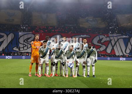 Paris, Frankreich. Januar 2026. FBL-FRA-LIGUE1-Paris Saint Germain - Paris FC Teamfoto Paris FC vor dem französischen L1-Fußballspiel zwischen Paris Saint Germain (PSG) und Paris FC im Parc des Princes am 04. Januar 2026 in Paris Frankreich (Foto: HMB Media/Joaquim Ferreira/SIPA USA) Credit: SIPA USA/Alamy Live News Stockfoto