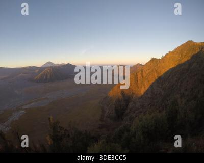 Sonnenaufgang am Mount Bromo in Indonesien Stockfoto