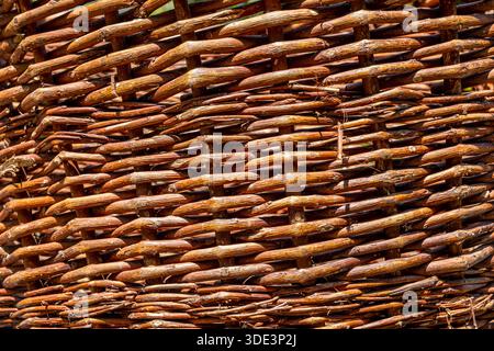 Gewebtes Korbmuster im Webdesign im Hintergrund Stockfoto