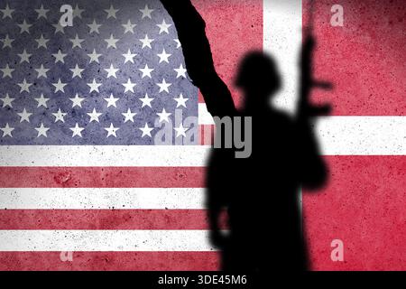 Flagge der USA und Dänemarks auf einer Betonmauer mit Soldaten gemalt Stockfoto