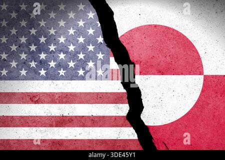 Die Flagge der USA und Grönlands ist mit einem Soldaten auf einer Betonmauer gemalt Stockfoto