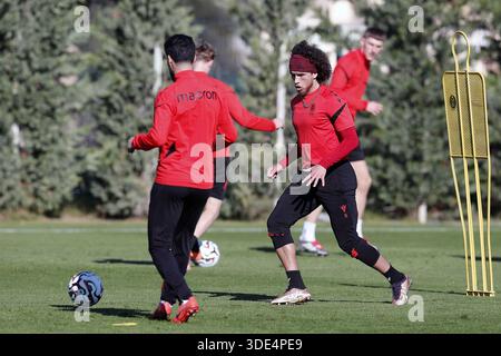 Lagos, Portugal. Januar 2026. Marlon Fossey von Standard in Aktion während des Wintertrainings der belgischen Fußballmannschaft Standard de Lüttich, Montag, den 5. Januar 2026 in Lagos, Portugal. BELGA FOTO RICARDO NASCIMENTO Credit: Belga Nachrichtenagentur/Alamy Live News Stockfoto