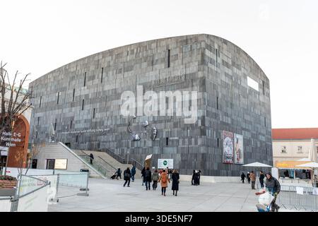 Museum moderner Kunst Stiftung Ludwig Wien, allgemein bekannt als mumok, befindet sich im Museumsquartier in Wien. Stockfoto