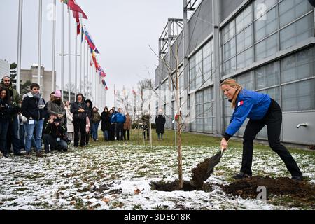 Frankreich. Januar 2026. © PHOTOPQR/JOURNAL DU CENTRE/Pierre Destrade ; ; 05/01/2026 ; Conference de presse a l'agence spatiale europenne (ESA) de la Nivernaise Sophie ADENOT, Astronaute francaise qui partira sur l'ISS pour la Mission Epsilon le 15 fevrier 2025. KÖLN. 05/01/2025. Fotos Pierre Destrade. ESPACE/ESA/CONQUETE SPATIALE/ASTRONAUTE/PILOTE/LUNE/ISS Köln, Deutschland, 5. januar 2025 Pressekonferenz mit Sophie Adenot, französischer Astronautin, die am 15. Februar zur Mission Epsilon zur ISS aufbrechen wird. Quelle: MAXPPP/Alamy Live News Stockfoto