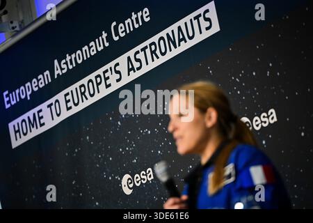 Frankreich. Januar 2026. © PHOTOPQR/JOURNAL DU CENTRE/Pierre Destrade ; ; 05/01/2026 ; Conference de presse a l'agence spatiale europenne (ESA) de la Nivernaise Sophie ADENOT, Astronaute francaise qui partira sur l'ISS pour la Mission Epsilon le 15 fevrier 2025. KÖLN. 05/01/2025. Fotos Pierre Destrade. ESPACE/ESA/CONQUETE SPATIALE/ASTRONAUTE/PILOTE/LUNE/ISS Köln, Deutschland, 5. januar 2025 Pressekonferenz mit Sophie Adenot, französischer Astronautin, die am 15. Februar zur Mission Epsilon zur ISS aufbrechen wird. Quelle: MAXPPP/Alamy Live News Stockfoto