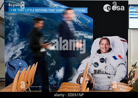 Frankreich. Januar 2026. © PHOTOPQR/JOURNAL DU CENTRE/Pierre Destrade ; ; 05/01/2026 ; Conference de presse a l'agence spatiale europenne (ESA) de la Nivernaise -SophieADENOT, Astronaute francaise qui partira sur l'ISS pour la Mission Epsilon le 15 fevrier 2025. KÖLN. 05/01/2025. Fotos Pierre Destrade. ESPACE/ESA/CONQUETE SPATIALE/ASTRONAUTE/PILOTE/LUNE/ISS Köln, Deutschland, 5. januar 2025 Besuch der ESA - nach einer Pressekonferenz mit SophieAdenot, französischer Astronaut, der am 15. Februar zur Mission Epsilon aufbrechen wird. Quelle: MAXPPP/Alamy Live News Stockfoto