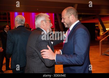 Brüssel, Belgien Januar 2026. VOKA-Vorsitzender Rudy Provoost und Minister für Verteidigung und Außenhandel Theo Francken werden beim Neujahrsempfang von VOKA (Vlaams Netwerk van ondernemingen, flämisches Firmennetzwerk) am Montag, den 5. Januar 2026 in Brüssel gezeigt. BELGA PHOTO JONAS ROOSENS Credit: Belga News Agency/Alamy Live News Stockfoto