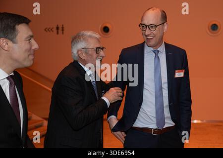 Brüssel, Belgien Januar 2026. VOKA-Vorsitzender Rudy Provoost und Vize-Premierminister und Haushaltsminister Vincent Van Peteghem werden beim Neujahrsempfang von VOKA (Vlaams Netwerk van ondernemingen, flämisches Unternehmensnetzwerk) am Montag, den 5. Januar 2026 in Brüssel gezeigt. BELGA PHOTO JONAS ROOSENS Credit: Belga News Agency/Alamy Live News Stockfoto
