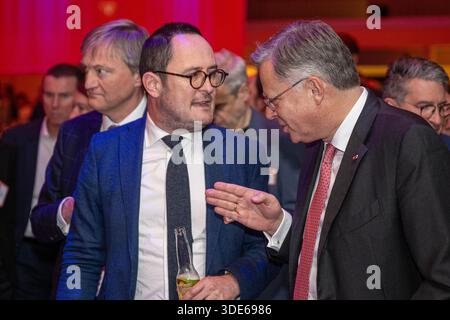 Brüssel, Belgien Januar 2026. Vincent Van Quickenborne von Open VLD und Arnaud Feist, CEO des Flughafens Brüssel, werden beim Neujahrsempfang von VOKA (Vlaams Netwerk van ondernemingen, flämisches Firmennetzwerk) am Montag, den 5. Januar 2026 in Brüssel gezeigt. BELGA PHOTO JONAS ROOSENS Credit: Belga News Agency/Alamy Live News Stockfoto