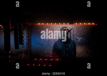 Liam Gallagher auf der Bühne beim lang erwarteten Oasis-Wiedersehen im Sommer 2025 Stockfoto