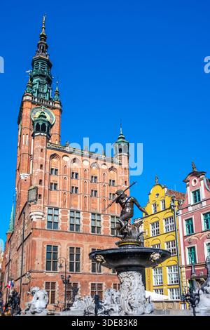 Polen, Danzig, der berühmte Neptunbrunnen und die historische Straße. Berühmtes Reiseziel. Stockfoto