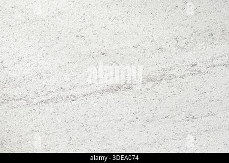Weiße HPL-Arbeitsplatte mit Basaltino-Textur, ideal für moderne Küchen- oder Badezimmerbereiche, die ästhetischen Anmut und Funktionalität verbessern Stockfoto