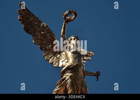 Eine allgemeine Ansicht, die das Angel of Independence Monument am 5. Januar 2026 in Mexiko zeigt. (Foto: Josue Pérez/Nexpher Images) Stockfoto