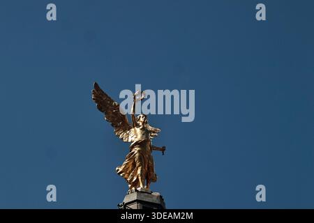Eine allgemeine Ansicht, die das Angel of Independence Monument am 5. Januar 2026 in Mexiko zeigt. (Foto: Josue Pérez/Nexpher Images) Stockfoto