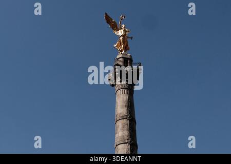 Eine allgemeine Ansicht, die das Angel of Independence Monument am 5. Januar 2026 in Mexiko zeigt. (Foto: Josue Pérez/Nexpher Images) Stockfoto