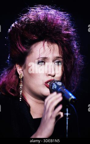 Hitparade, ZDF Musiksendung, 1986, Auftritt der Sängerin und Musikerin Anne Haigis. Stockfoto