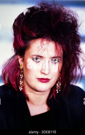 Hitparade, ZDF Musiksendung, 1986, Auftritt der Sängerin und Musikerin Anne Haigis. Stockfoto