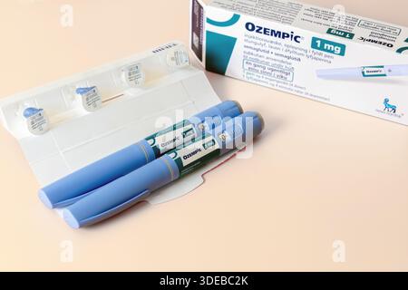 Ozempic Insulininjektions-Pen oder Insulinpatronen-Pen für Diabetiker. Medizinische Geräte für Diabetesvorsteher. Stockfoto