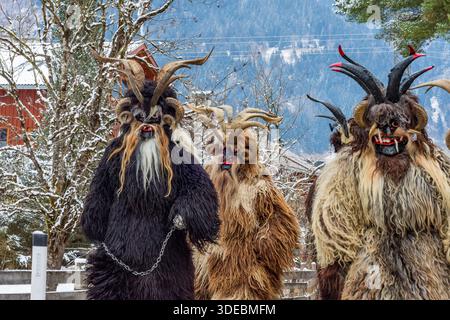 Perchtenlauf Percht Perchten Maskenprozession: Die Kramperl Krampus, Klaubauf, Toifi, Teufel Bad Hofgastein Pongau Salzburg Österreich Stockfoto