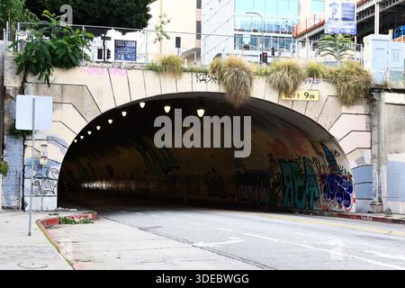 Los Angeles, Kalifornien: 2nd Street Tunnel unter Bunker Hill, berühmter Drehort in Filmen und TV-Produktionen, Downtown Los Angeles Stockfoto