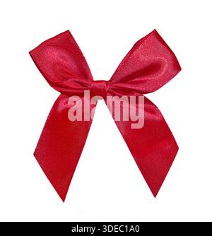 Rote Satin Seide gebunden Schleife isoliert auf weißem Hintergrund mit Beschneidungspfad. Geschenk, weihnachtliche Einrichtung, Ausschnitt. Designelement für Geschenkverpackung oder dekorative Art Stockfoto