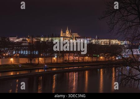 Prag, Tschechien - 12.16.2026: Prag bei Nacht Stockfoto