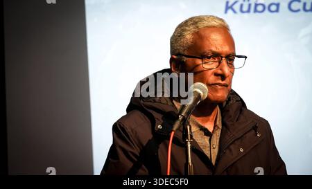 Der Botschafter der Republik Kuba in Ankara, Alejandro Diaz Palacios, hat an einer Veranstaltung zum 67. Jahrestag der kubanischen Revolution teilgenommen der Botschafter der Republik Kuba in Ankara, Alejandro Diaz Palacios und der Generalsekretär der Kommunistischen Partei der Türkei TKP, Kemal Okuyan hielt eine Rede während einer Veranstaltung, die vom Jose Marti Kuba Friendship Association anlässlich des 67. Jahrestages der kubanischen Revolution organisiert wurde. Die Redner sprachen die internationale Agenda an und konzentrierten sich insbesondere auf die eskalierenden politischen Spannungen zwischen den Vereinigten Staaten und Venezuela, während sich Unterstützer versammelten Stockfoto