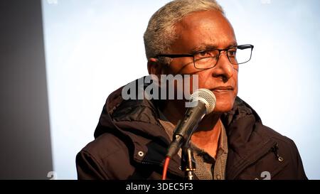 Der Botschafter der Republik Kuba in Ankara, Alejandro Diaz Palacios, hat an einer Veranstaltung zum 67. Jahrestag der kubanischen Revolution teilgenommen der Botschafter der Republik Kuba in Ankara, Alejandro Diaz Palacios und der Generalsekretär der Kommunistischen Partei der Türkei TKP, Kemal Okuyan hielt eine Rede während einer Veranstaltung, die vom Jose Marti Kuba Friendship Association anlässlich des 67. Jahrestages der kubanischen Revolution organisiert wurde. Die Redner sprachen die internationale Agenda an und konzentrierten sich insbesondere auf die eskalierenden politischen Spannungen zwischen den Vereinigten Staaten und Venezuela, während sich Unterstützer versammelten Stockfoto