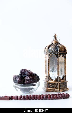 Moslemische islamische Festdekoration für Ramadhan, Eid al-Adha oder Eid al-Fitr, isoliert auf weißem Hintergrund Stockfoto