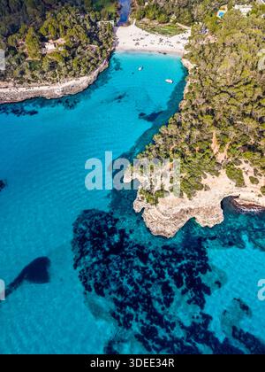 Cala Mondrago Strand und türkisfarbene Bucht auf Mallorca, Spanien Stockfoto