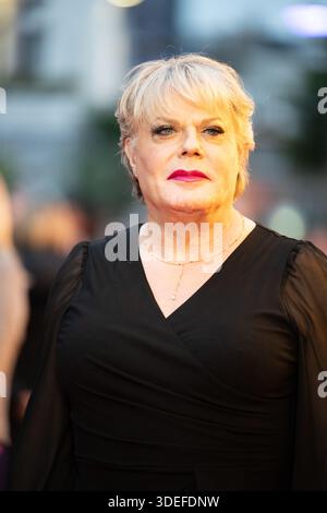 London, Großbritannien. 11. Oktober 2023. Eddie Izzard nimmt an der Weltpremiere für Doktor Jekyll im Odeon Luxe am Leicester Square Teil. Stockfoto