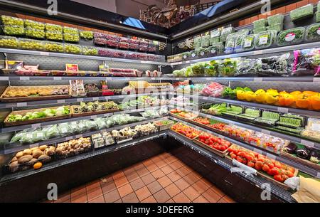 Obst und Gemüse im Chatsworth Farm Shop, Peak District, Derbyshire Stockfoto