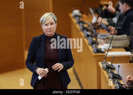 Namur, Belgien. Januar 2026. Wallonische Ministerin für Energie, Klima, Wohnungsbau und Flughäfen Cecile Neven, Bild auf einer Plenartagung des wallonischen Parlaments am Mittwoch, den 7. Januar 2026 in Namur. BELGA FOTO BRUNO FAHY Credit: Belga News Agency/Alamy Live News Stockfoto
