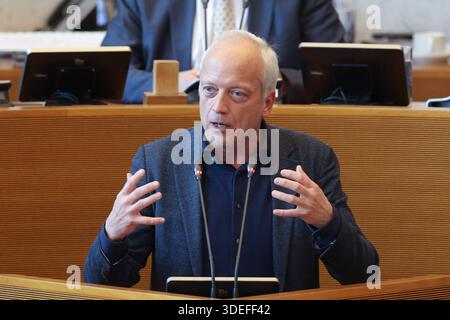 Namur, Belgien. Januar 2026. Wallonischer Minister Yves Coppieters, Bild auf einer Plenartagung des wallonischen Parlaments am Mittwoch, den 7. Januar 2026 in Namur. BELGA FOTO BRUNO FAHY Credit: Belga News Agency/Alamy Live News Stockfoto
