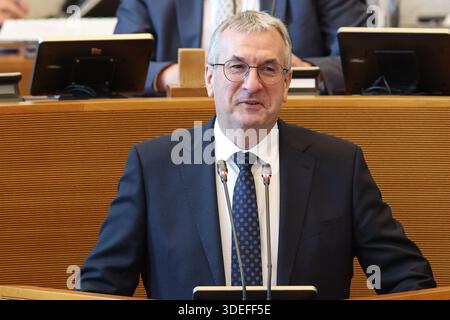 Namur, Belgien. Januar 2026. Pierre-Yves Jeholet, Vizepräsident und wallonischer Minister für Wirtschaft, Beschäftigung, Industrie und Ausbildung, Bild auf einer Plenartagung des wallonischen Parlaments am Mittwoch, den 7. Januar 2026 in Namur. BELGA FOTO BRUNO FAHY Credit: Belga News Agency/Alamy Live News Stockfoto