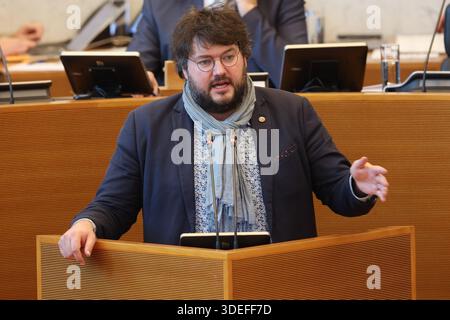 Namur, Belgien. Januar 2026. Les engages' Loris Resinell, das während einer Plenartagung des wallonischen Parlaments am Mittwoch, den 7. Januar 2026 in Namur dargestellt wurde. BELGA FOTO BRUNO FAHY Credit: Belga News Agency/Alamy Live News Stockfoto