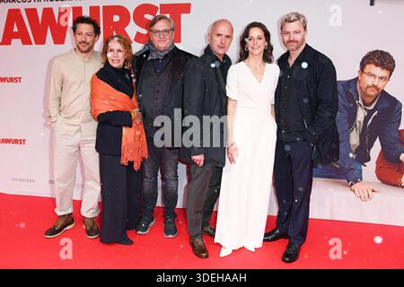 Fahri Yardim, Gaby Dohm, Hape Kerkeling, Christoph Maria Herbst, Anja Knauer, Friedrich Mücke bei der Weltpremiere des Kinofilms EXTRAWURST im Lichtburg Kino in Essen am 07.01.2026 *** Fahri Yardim, Gaby Dohm, Hape Kerkeling, Christoph Maria Herbst, Anja Knauer, Friedrich Mücke bei der Uraufführung des Films EXTRAWURST im Lichtburg Kino Essen am 07 01 2026 Stockfoto