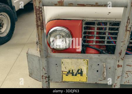 4X4 Rosty Front Stoßfänger alter Offroad-Lkw Stockfoto