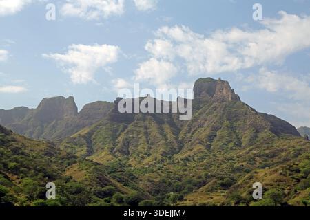Picos oder Berge auf der Insel Santiago, Cabo Verde, Kap Verde Inseln, Cap Vert Stockfoto